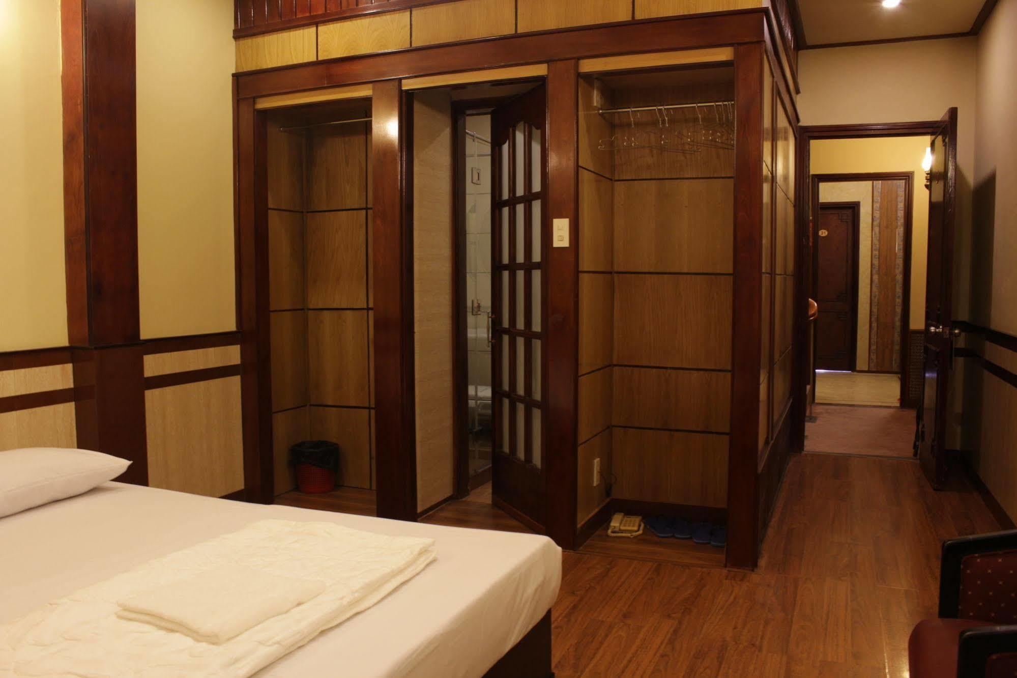 Bee Saigon Hotel Ho-Chi-Minh-Stadt Exterior foto